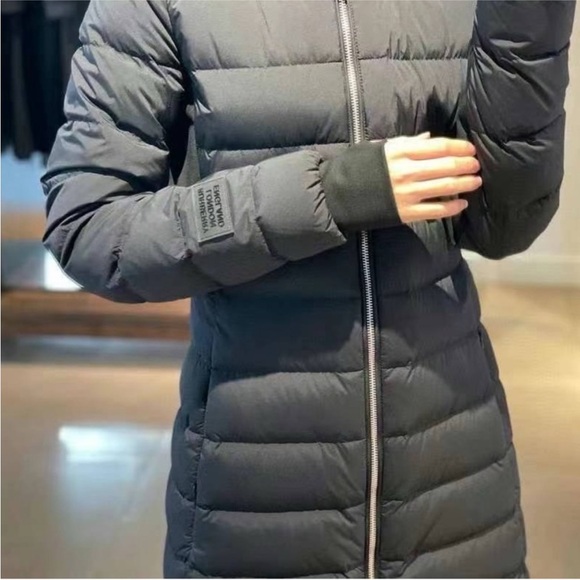 New Burberry long down puffer jacket with hood - Picture 5 of 5
